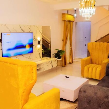 A And T Apartment Ikorodu Exterior foto