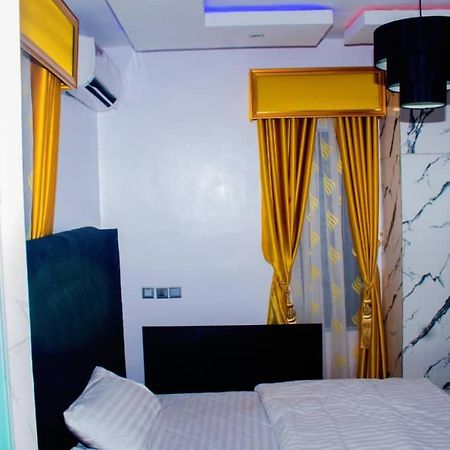 A And T Apartment Ikorodu Exterior foto