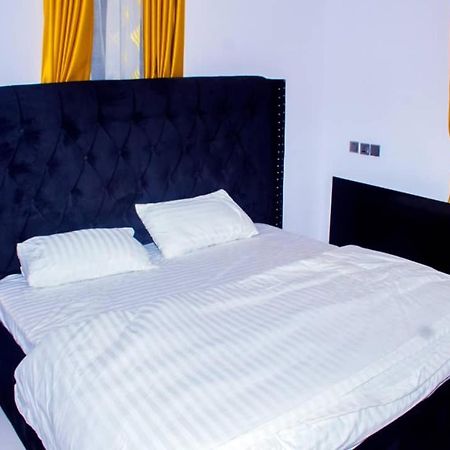 A And T Apartment Ikorodu Exterior foto