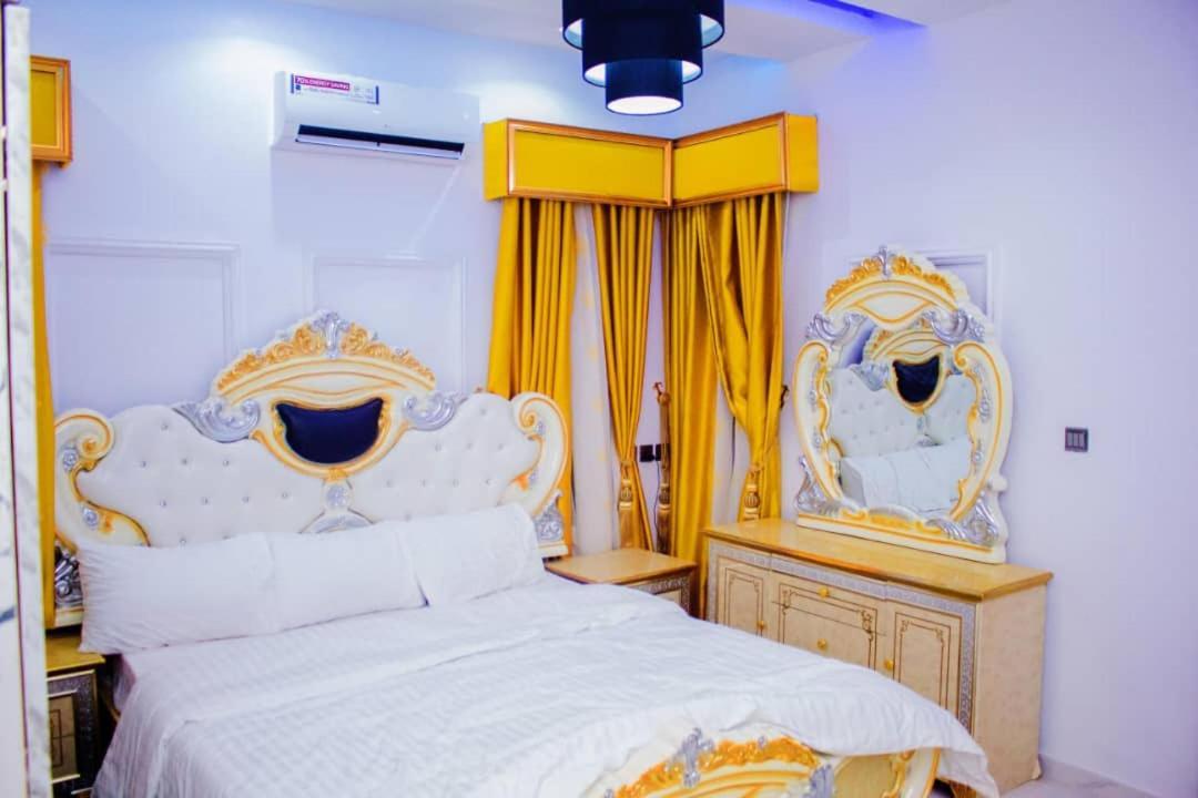 A And T Apartment Ikorodu Exterior foto