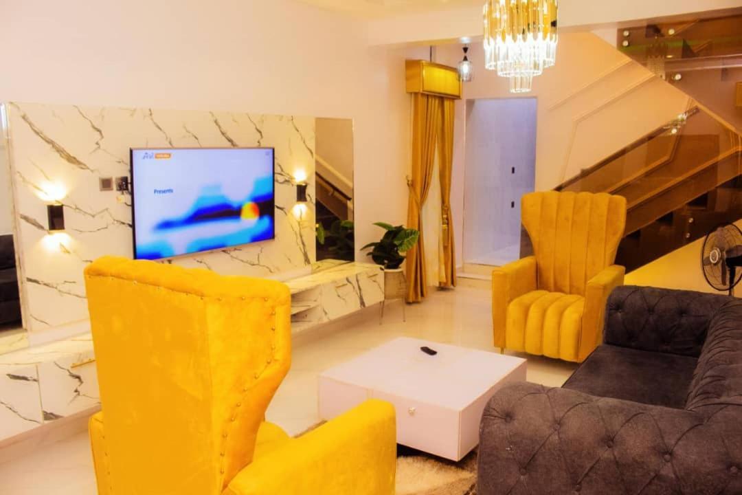 A And T Apartment Ikorodu Exterior foto