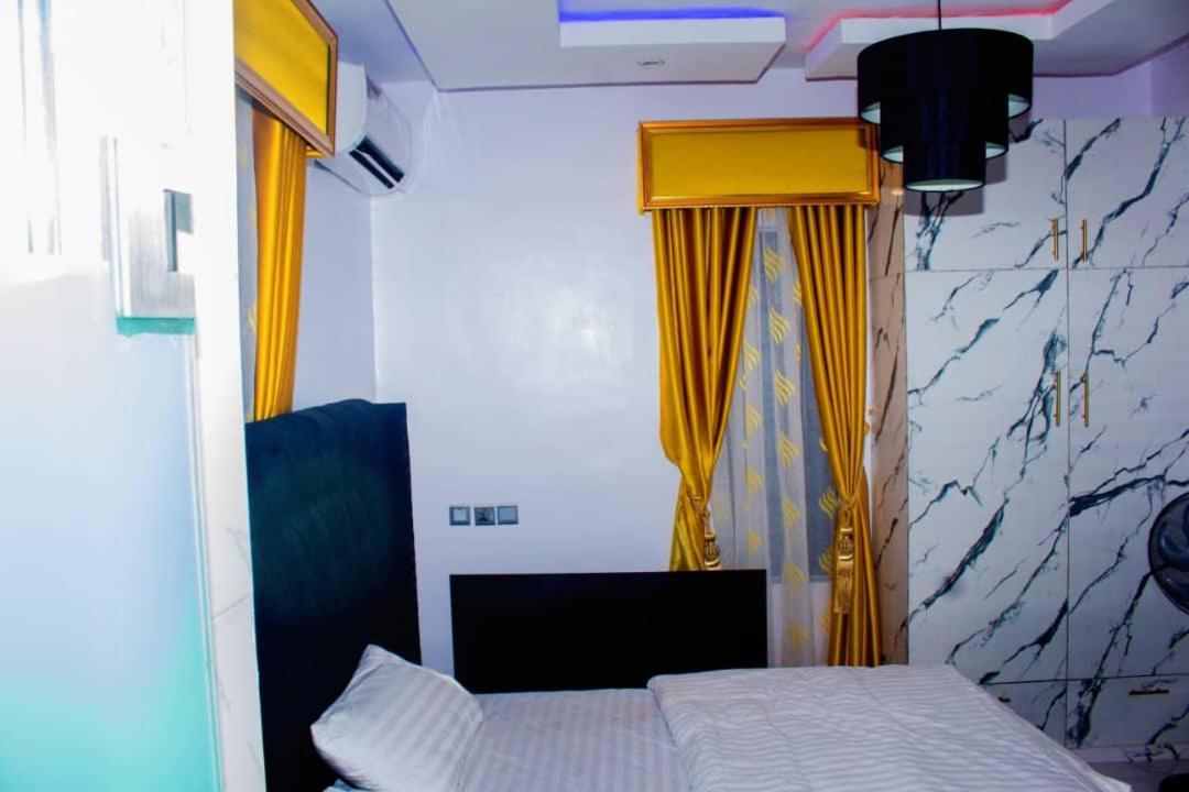 A And T Apartment Ikorodu Exterior foto