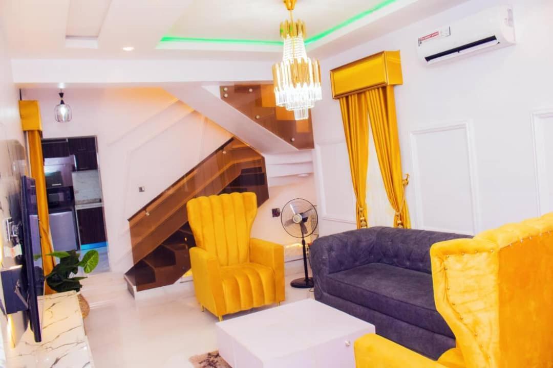 A And T Apartment Ikorodu Exterior foto